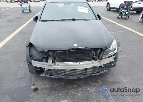 2014 Mercedes-Benz C 250 Sport z USA, uszkodzony, nr VIN WDDGF4HB4EG253191